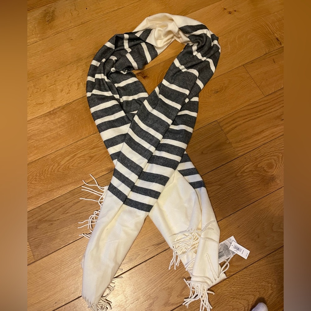 NWT Gap Stripe Blanket Scarf Wrap
